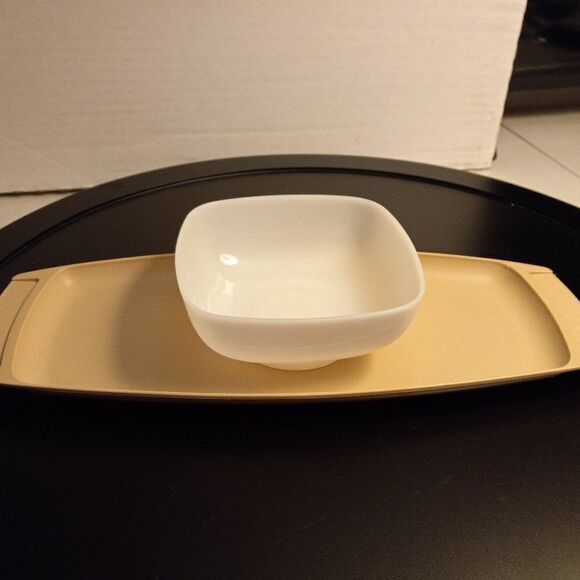 Tupperware 771-1 Serve-ette Tray Cottagecore, Grannycore, Kitsch - Picture 1 of 5